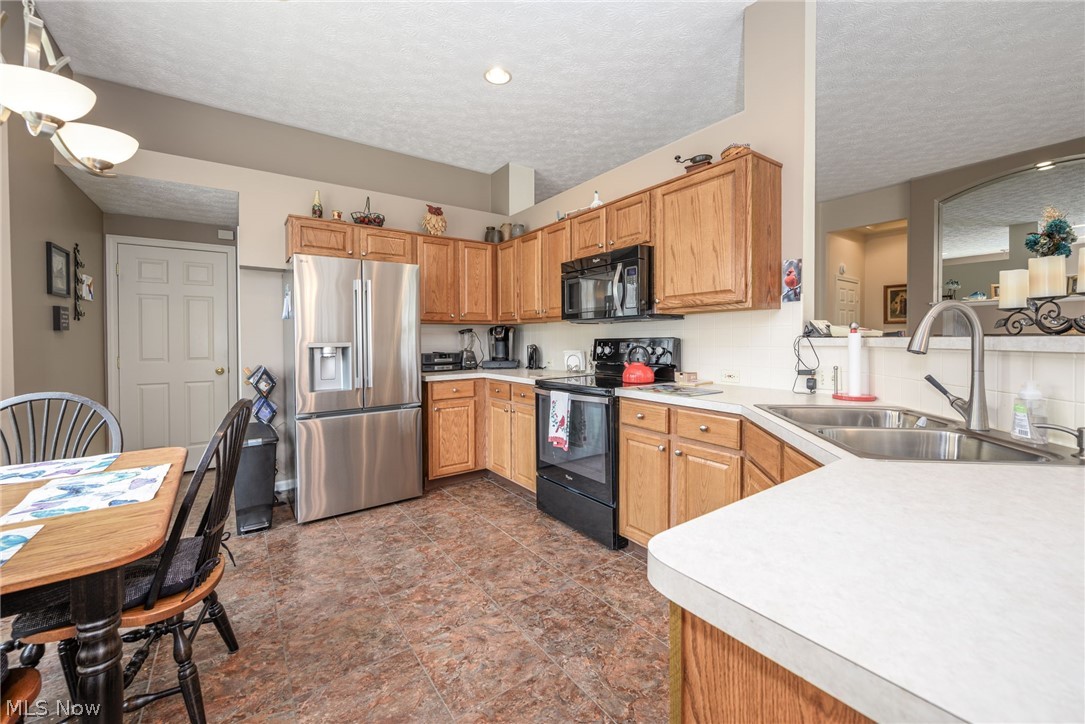 1827 Southpointe Circle NE Canton OH 44714