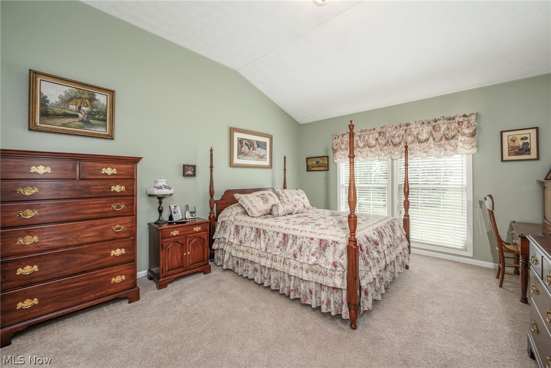 1827 Southpointe Circle NE Canton OH 44714