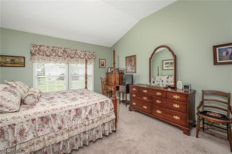 1827 Southpointe Circle NE Canton OH 44714