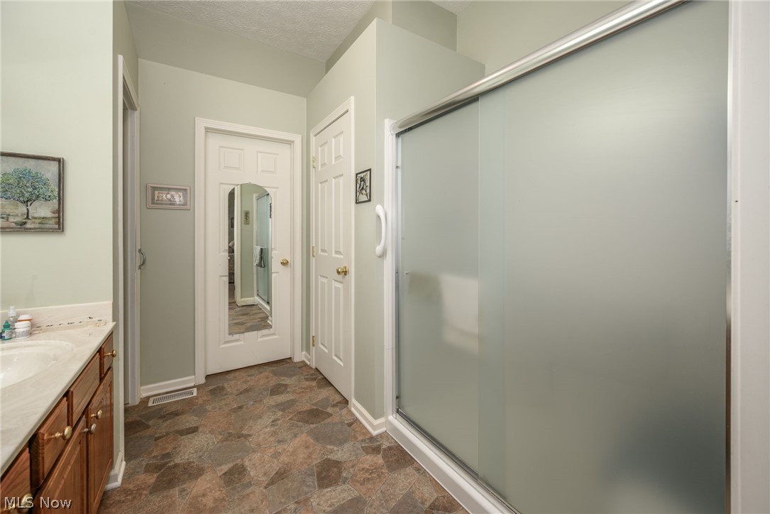 1827 Southpointe Circle NE Canton OH 44714