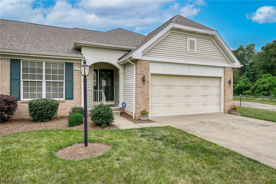 1827 Southpointe Circle NE Canton OH 44714
