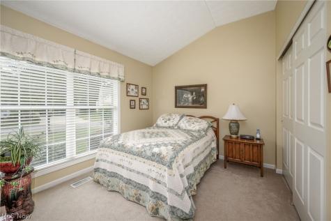 1827 Southpointe Circle NE Canton OH 44714