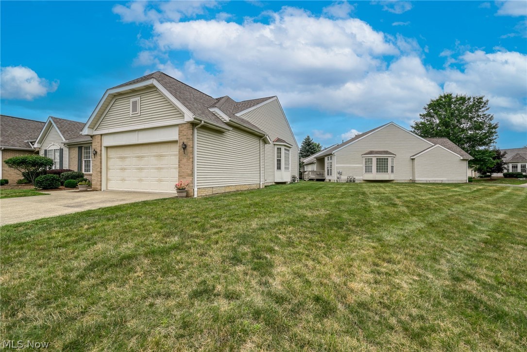 1827 Southpointe Circle NE Canton OH 44714