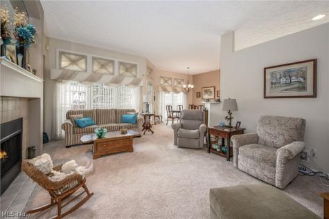 1827 Southpointe Circle NE Canton OH 44714