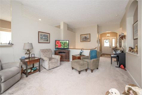 1827 Southpointe Circle NE Canton OH 44714