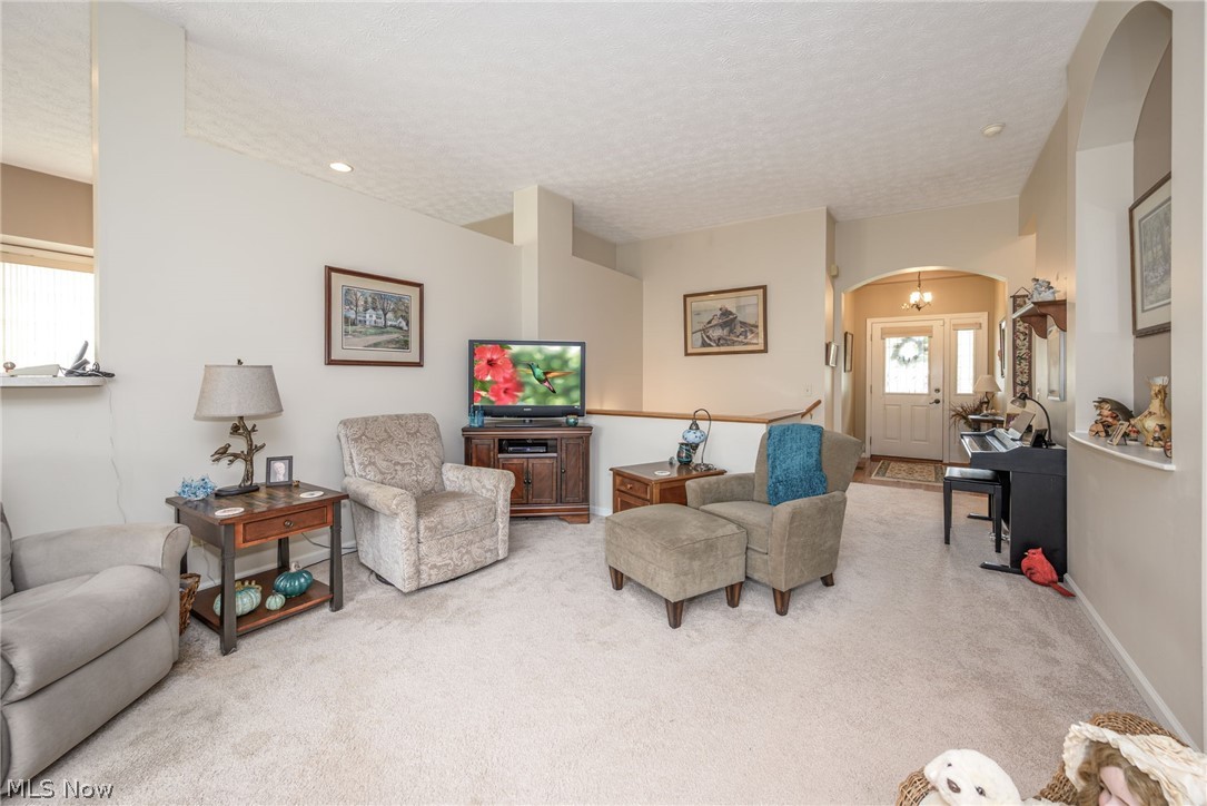 1827 Southpointe Circle NE Canton OH 44714