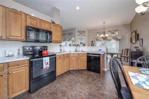 1827 Southpointe Circle NE Canton OH 44714
