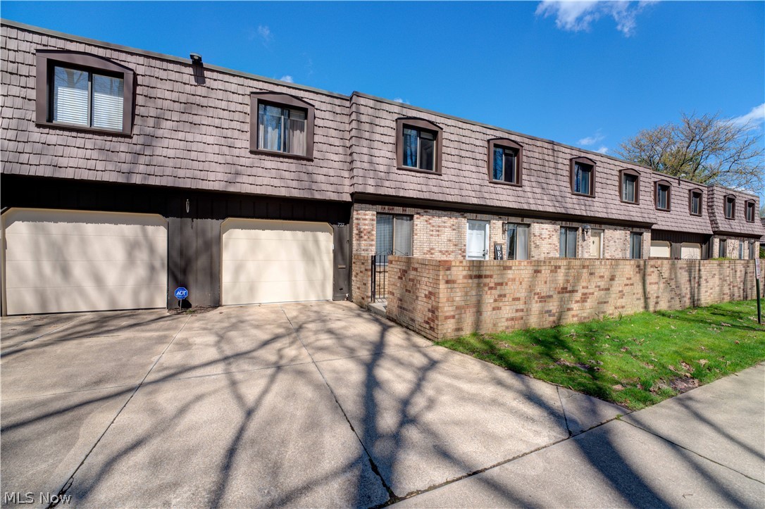727 Tollis Parkway Broadview Heights OH 44147