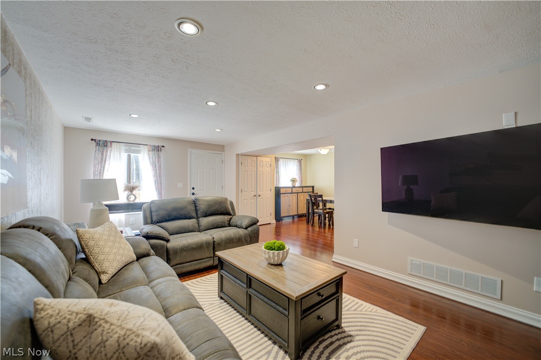 727 Tollis Parkway Broadview Heights OH 44147