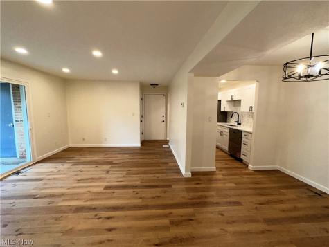 2212 Glouchester Drive Lyndhurst OH 44124