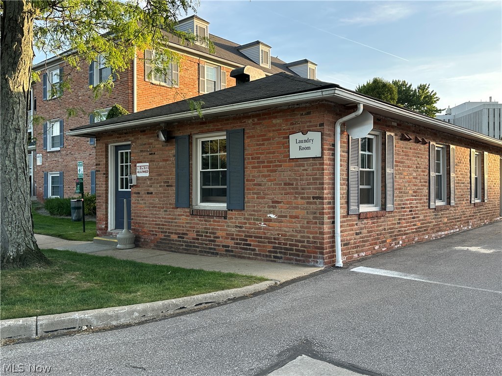 2212 Glouchester Drive Lyndhurst OH 44124