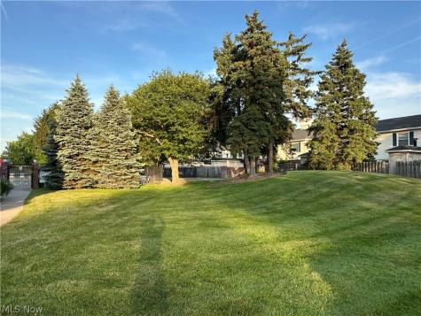 2212 Glouchester Drive Lyndhurst OH 44124