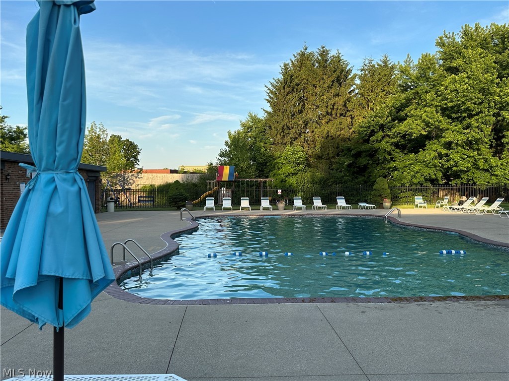 2212 Glouchester Drive Lyndhurst OH 44124