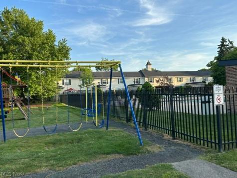 2212 Glouchester Drive Lyndhurst OH 44124