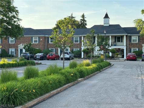 2212 Glouchester Drive Lyndhurst OH 44124