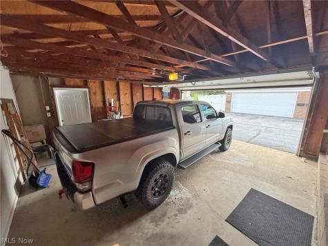 2143 Greenway Drive Uniontown OH 44685