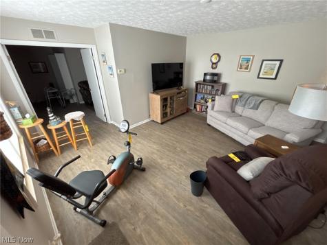 2143 Greenway Drive Uniontown OH 44685