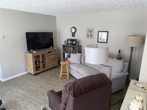 2143 Greenway Drive Uniontown OH 44685