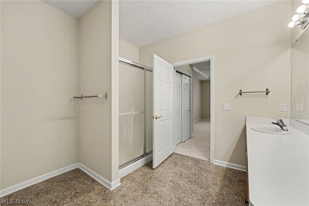 566 Hyannis Port Circle Avon Lake OH 44012
