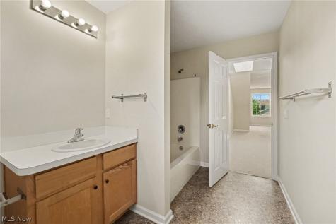 566 Hyannis Port Circle Avon Lake OH 44012