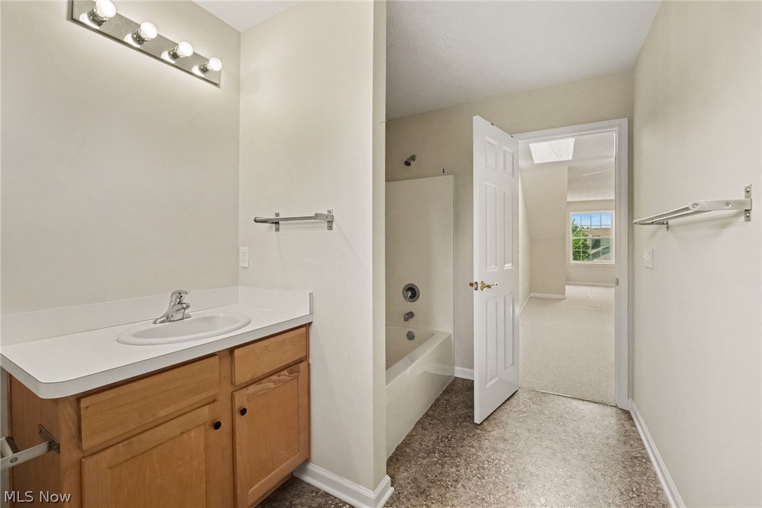 566 Hyannis Port Circle Avon Lake OH 44012