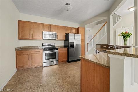 566 Hyannis Port Circle Avon Lake OH 44012