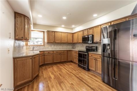 3838 Woodbury Oval Stow OH 44224
