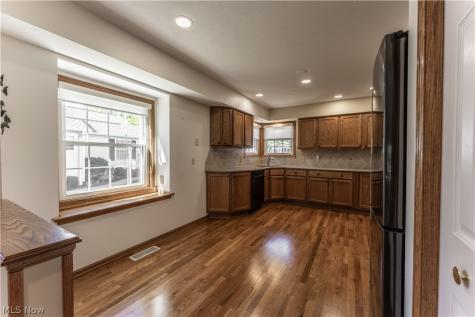 3838 Woodbury Oval Stow OH 44224