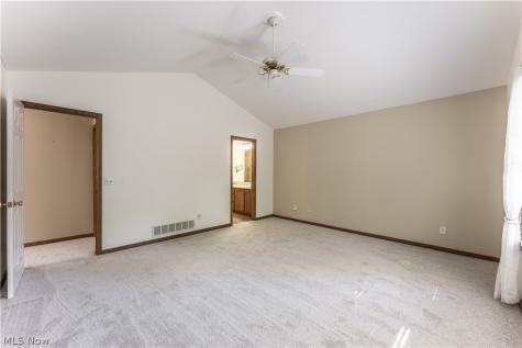 3838 Woodbury Oval Stow OH 44224
