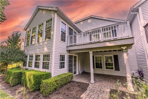 3838 Woodbury Oval Stow OH 44224