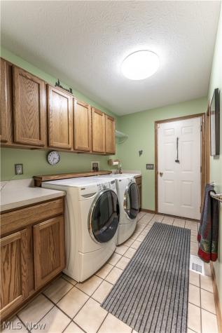 3838 Woodbury Oval Stow OH 44224