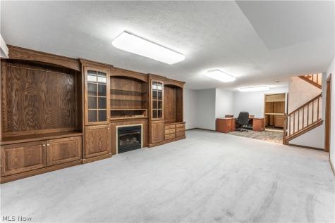 3838 Woodbury Oval Stow OH 44224