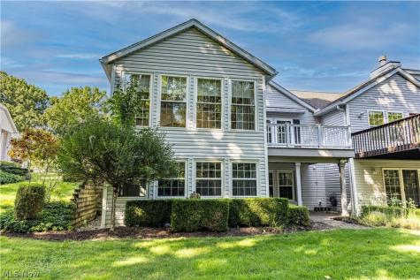 3838 Woodbury Oval Stow OH 44224