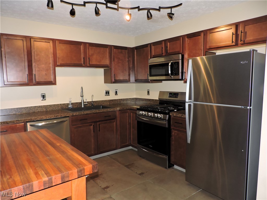 438 Rachel Lane Avon Lake OH 44012