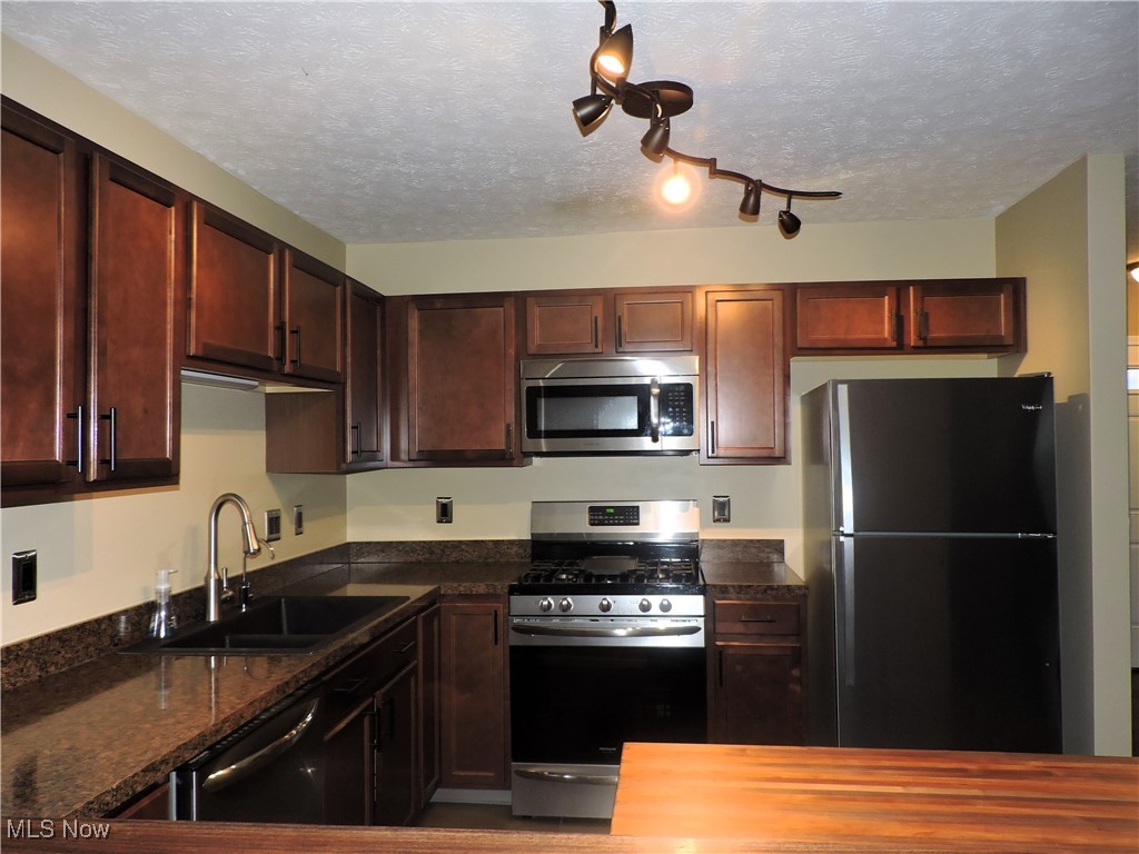 438 Rachel Lane Avon Lake OH 44012