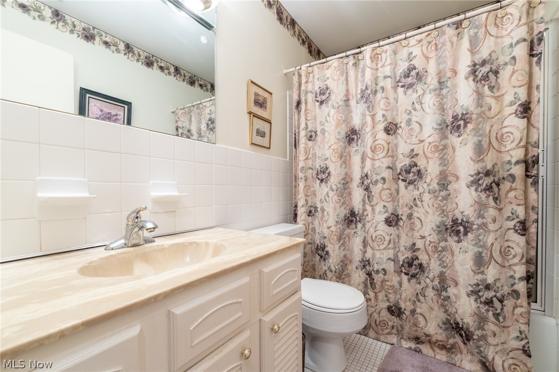 2202 Acacia Park Drive Lyndhurst OH 44124