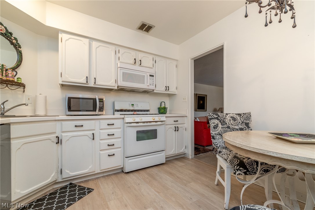 2202 Acacia Park Drive Lyndhurst OH 44124