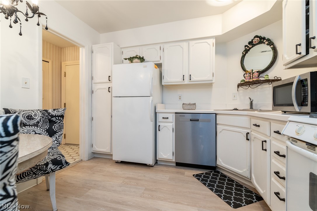 2202 Acacia Park Drive Lyndhurst OH 44124