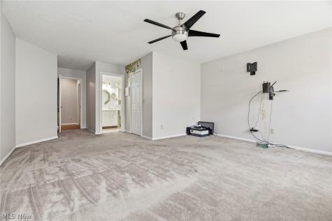 3198 Mariners Island Drive NW Canton OH 44708