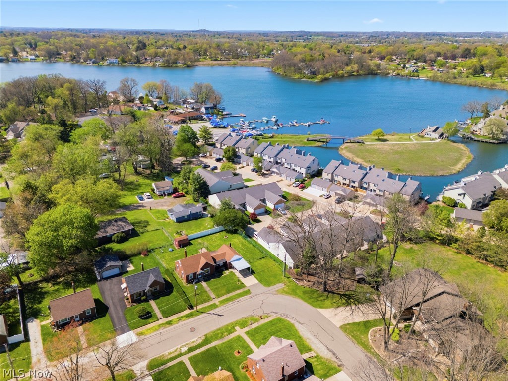 3198 Mariners Island Drive NW Canton OH 44708