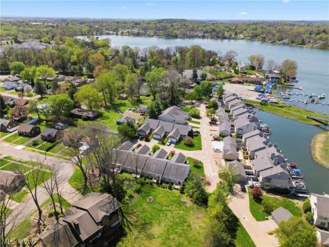 3198 Mariners Island Drive NW Canton OH 44708