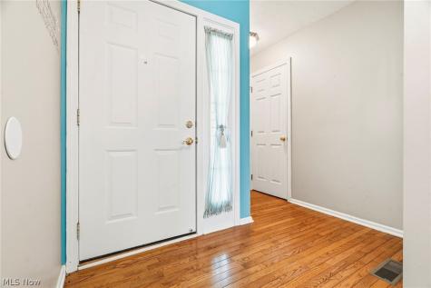 3198 Mariners Island Drive NW Canton OH 44708
