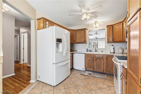 3198 Mariners Island Drive NW Canton OH 44708