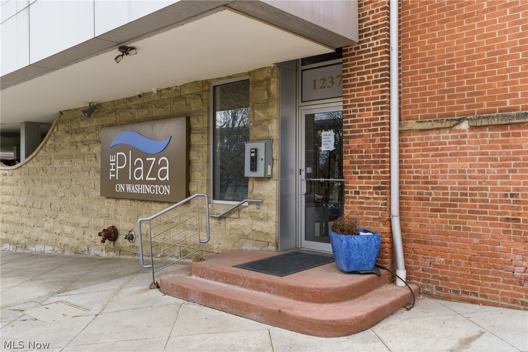 1237 Washington Avenue Cleveland OH 44113