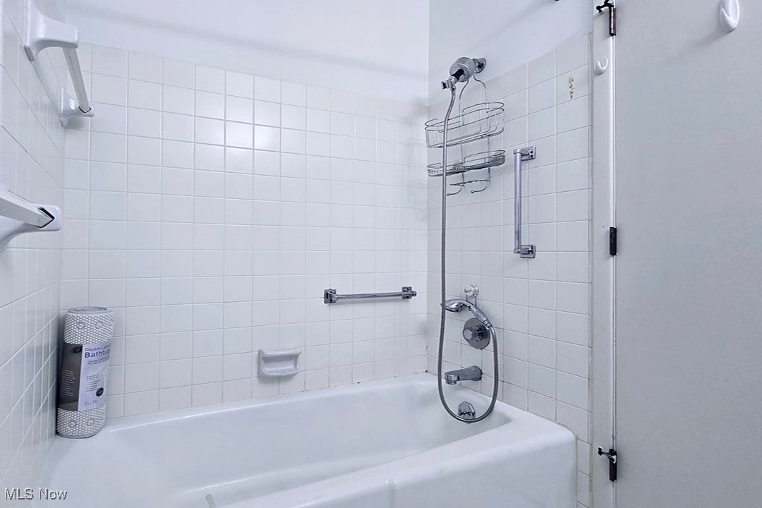 2112 Acacia Park Drive Lyndhurst OH 44124