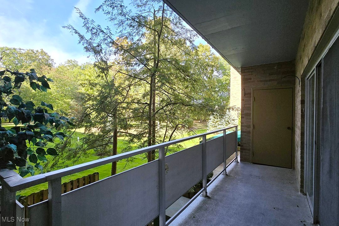 2112 Acacia Park Drive Lyndhurst OH 44124