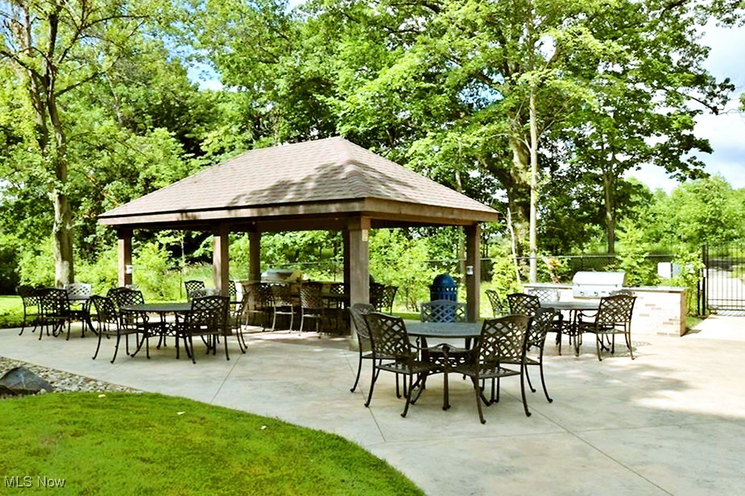 2112 Acacia Park Drive Lyndhurst OH 44124