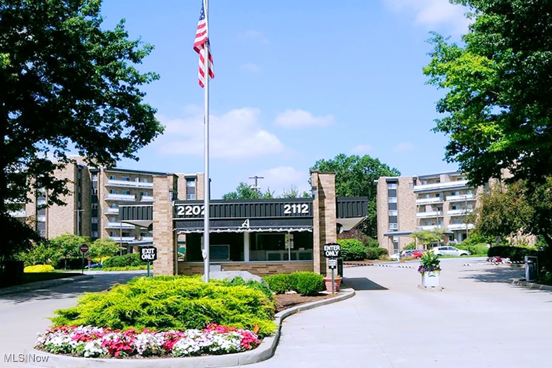 2112 Acacia Park Drive Lyndhurst OH 44124