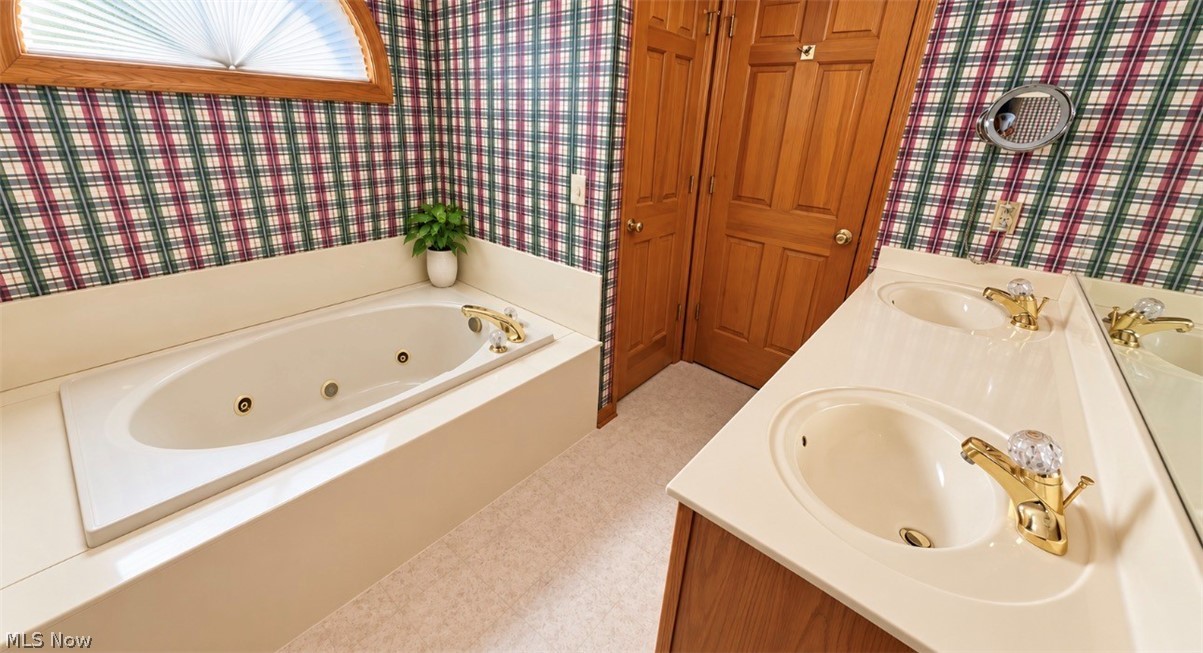 2548 Glenshire Circle Uniontown OH 44685