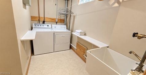 2548 Glenshire Circle Uniontown OH 44685